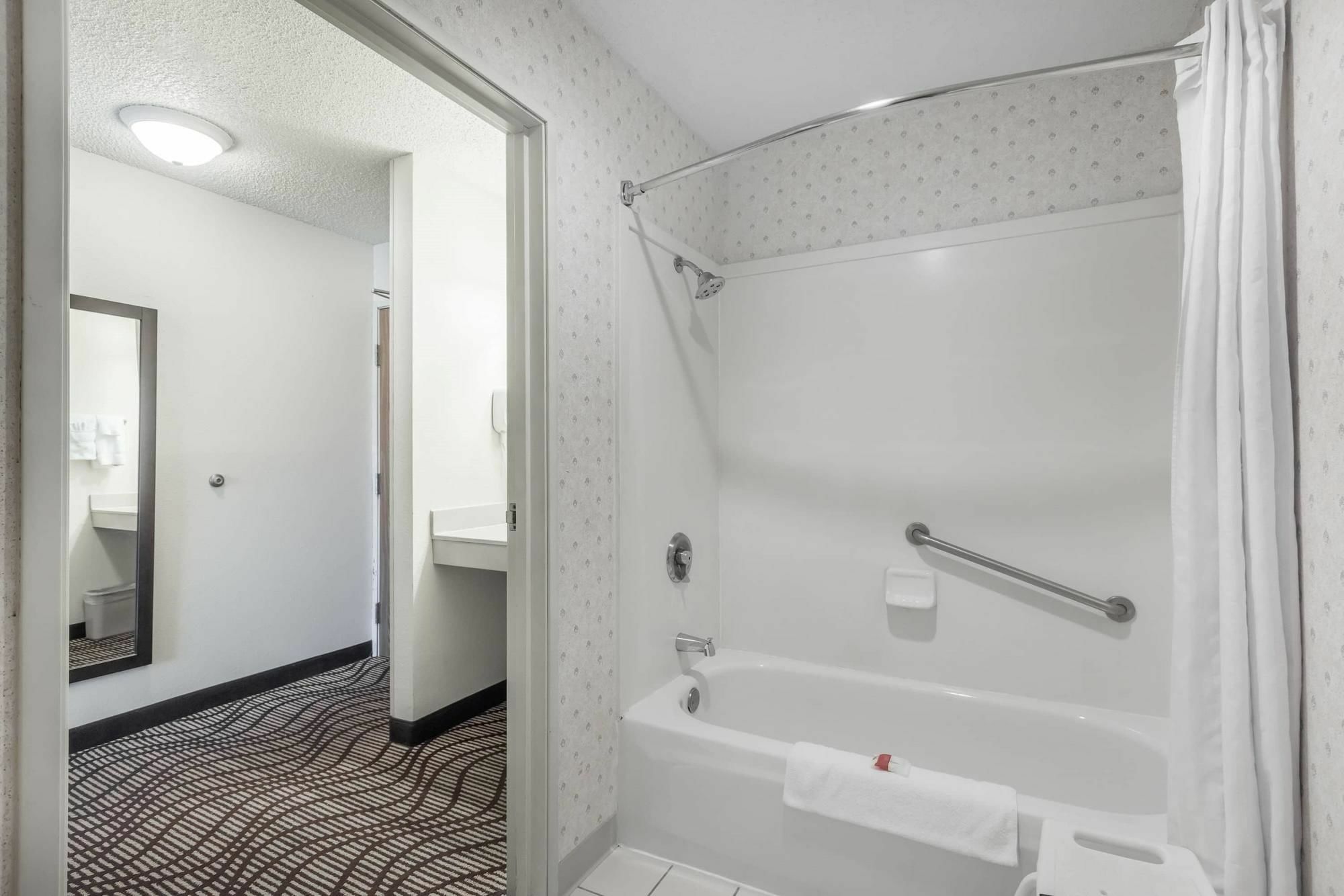 Ramada By Wyndham Coeur D'Alene Hotel Buitenkant foto